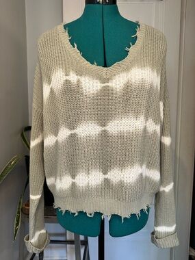 Jessica Simpson Women’s sage green distressed 100% cotton sweater size medium